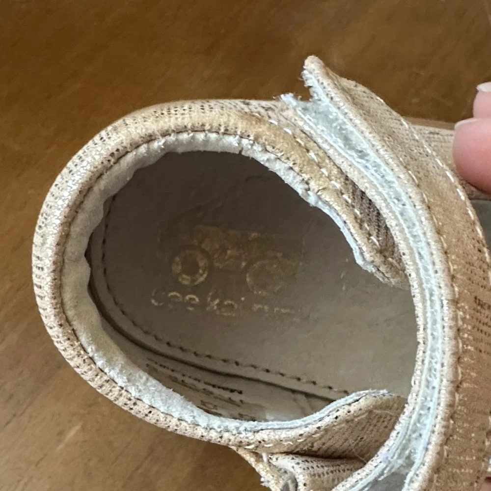 See kai run Girls' Sparkle Mary Jane Shoes in Champagne size 4